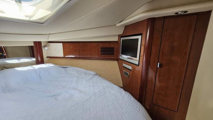 2005 Sea Ray 390 Sundancer Photo 33 of 48