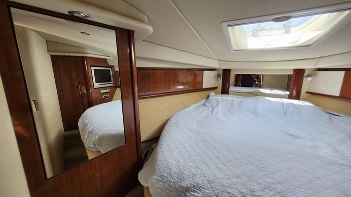 2005 Sea Ray 390 Sundancer Photo 34 of 48