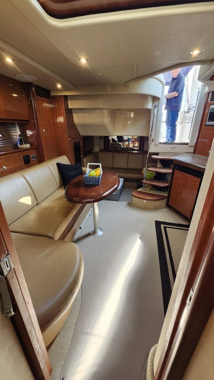 2005 Sea Ray 390 Sundancer Photo 35 of 48