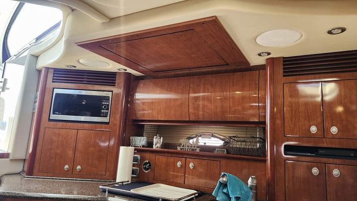 2005 Sea Ray 390 Sundancer Photo 28 of 48