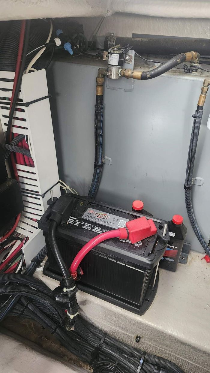 2005 Sea Ray 390 Sundancer Photo 42 of 48