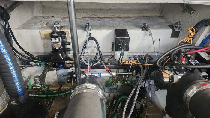 2005 Sea Ray 390 Sundancer Photo 44 of 48