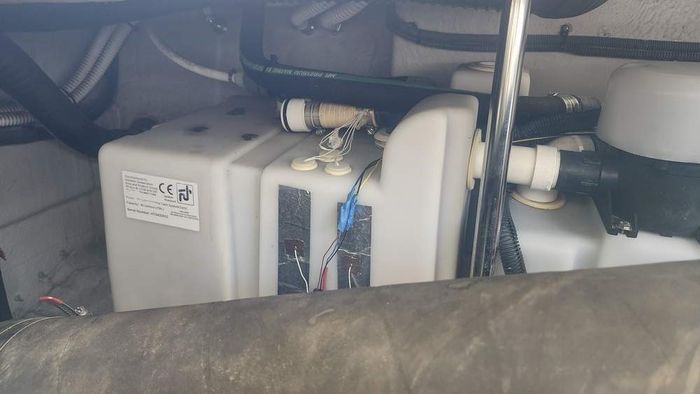 2005 Sea Ray 390 Sundancer Photo 45 of 48