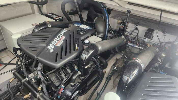 2005 Sea Ray 390 Sundancer Photo 46 of 48