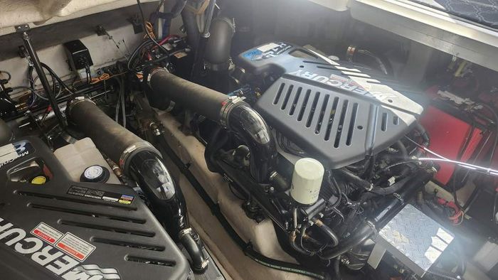 2005 Sea Ray 390 Sundancer Photo 47 of 48