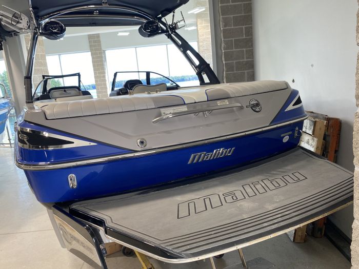 2014 Malibu VTX20 Photo 9 of 13