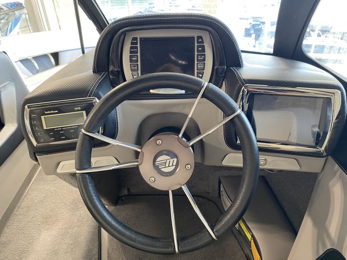 2014 Malibu VTX20 Photo 8 of 13