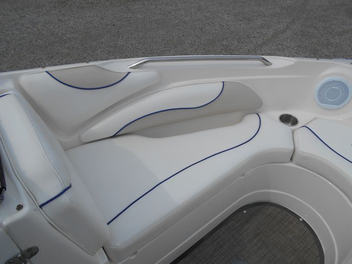 2007 Rinker 226 Captiva Photo 37 of 47