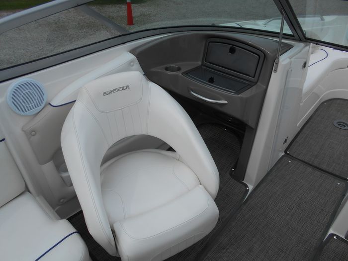 2007 Rinker 226 Captiva Photo 28 of 47