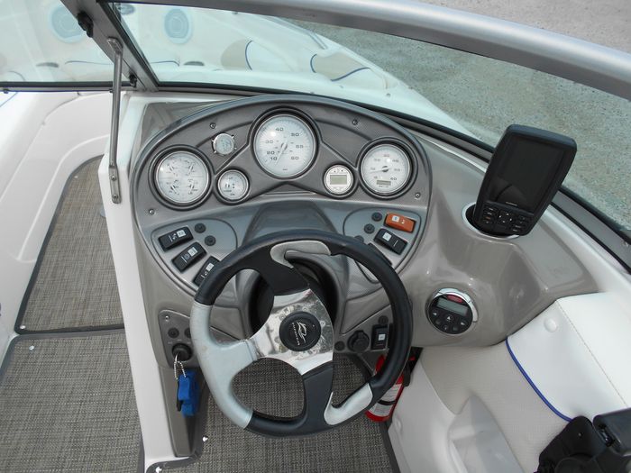 2007 Rinker 226 Captiva Photo 29 of 47