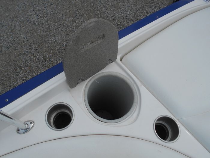 2007 Rinker 226 Captiva Photo 23 of 47