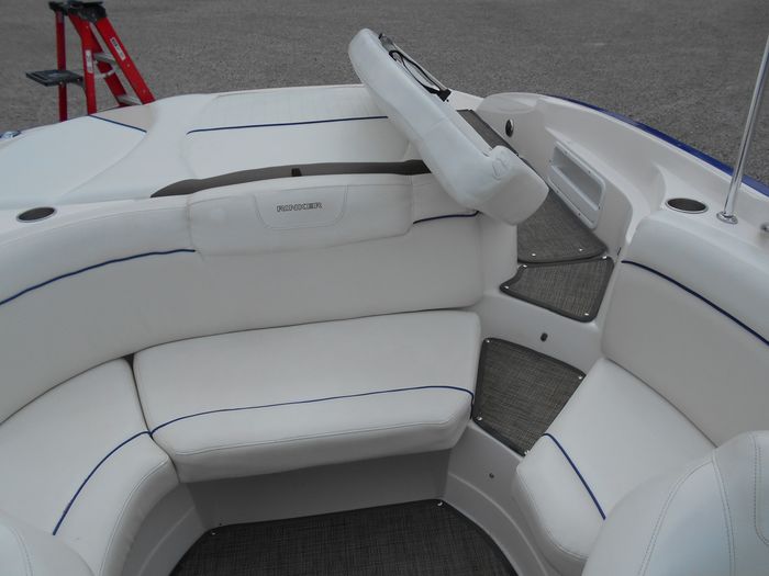 2007 Rinker 226 Captiva Photo 18 of 47