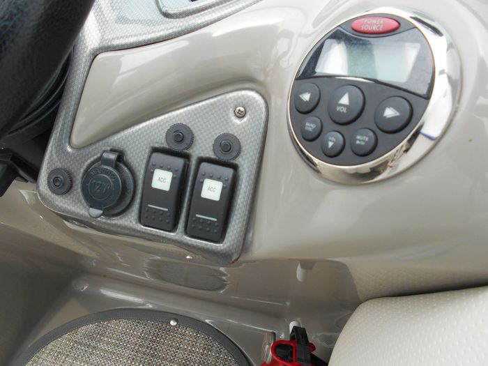 2007 Rinker 226 Captiva Photo 32 of 47