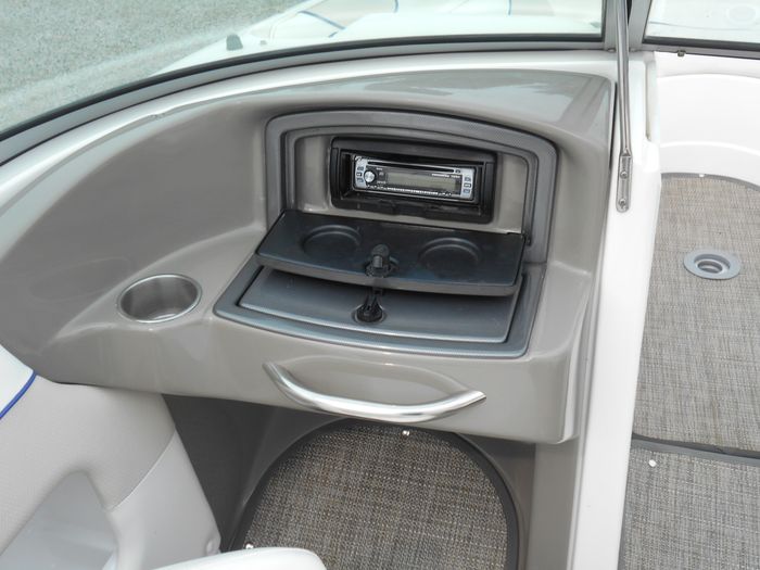 2007 Rinker 226 Captiva Photo 26 of 47