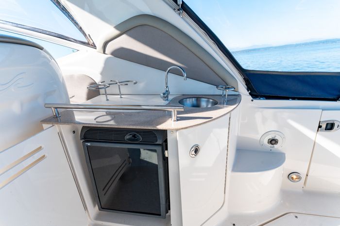 2006 Sea Ray 290 Sundancer Photo 13 of 32