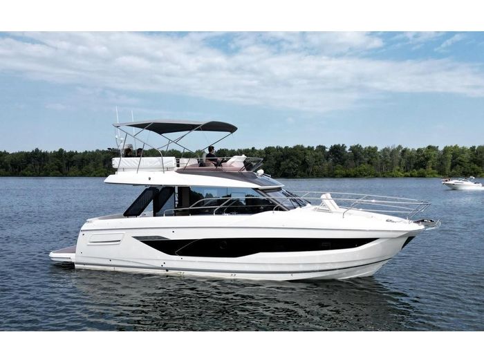 2027 Prestige F 4.3 Photo 2 of 17