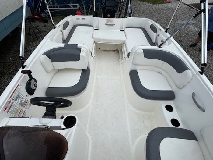 2018 Bayliner E18 Photo 3 of 5