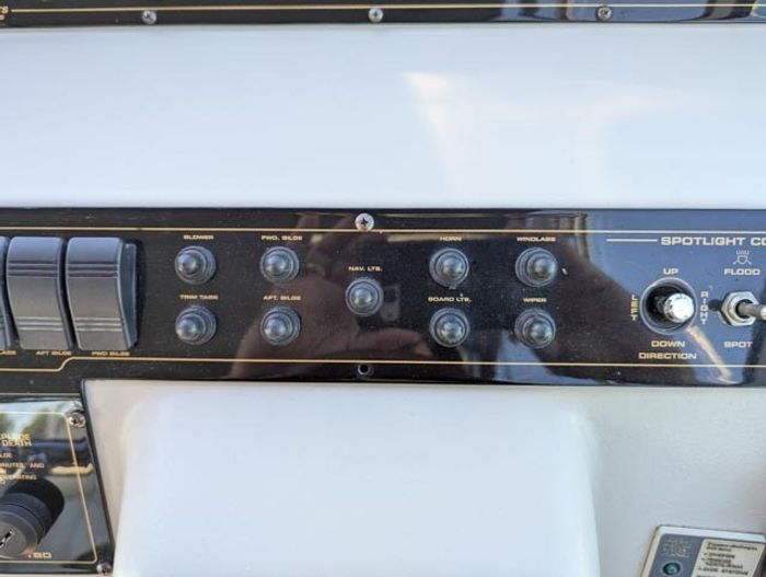 2000 Cruisers Yachts 3375 Photo 31 sur 93