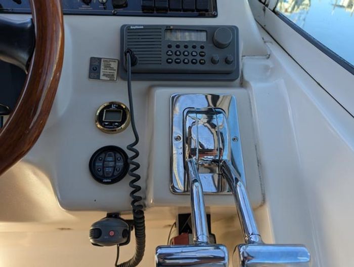 2000 Cruisers Yachts 3375 Photo 35 sur 93