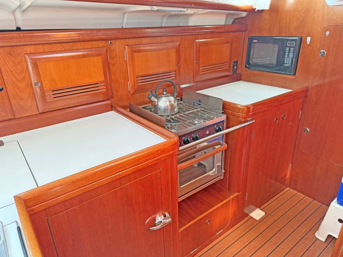 2004 Beneteau 473 Photo 12 sur 37