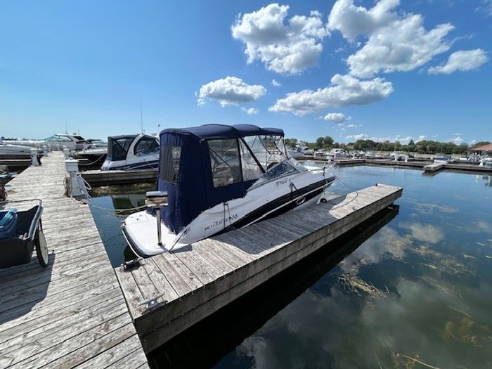 2005 Four Winns 258 Vista MC Photo 2 of 14