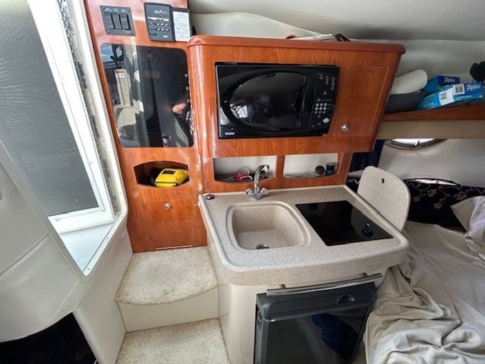 2005 Four Winns 258 Vista MC Photo 8 of 14