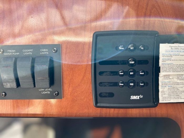 2005 Four Winns 258 Vista MC Photo 13 of 14