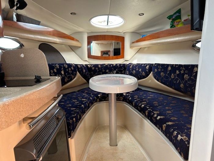 2005 Four Winns 258 Vista MC Photo 9 of 14