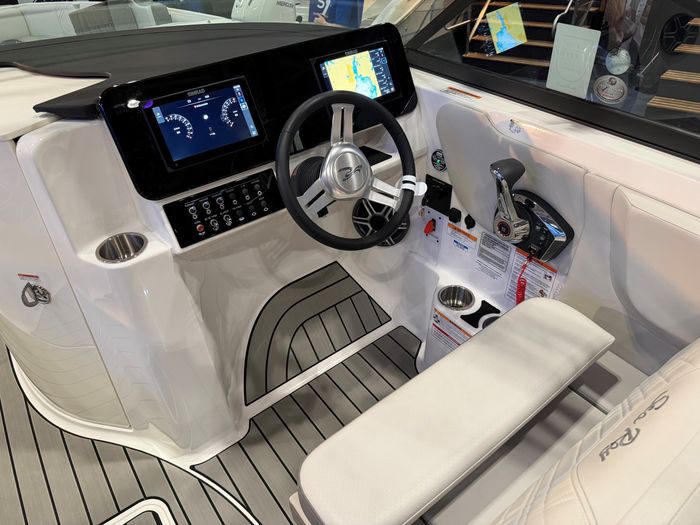 2026 Sea Ray SDX 230 Photo 12 sur 16