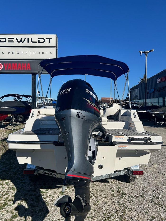2023 Starcraft SVX 231 OB W/175HP YAMAHA Photo 4 sur 11