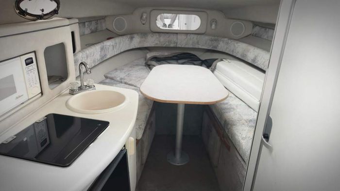 1997 Sea Ray 250 Sundancer Photo 17 of 25