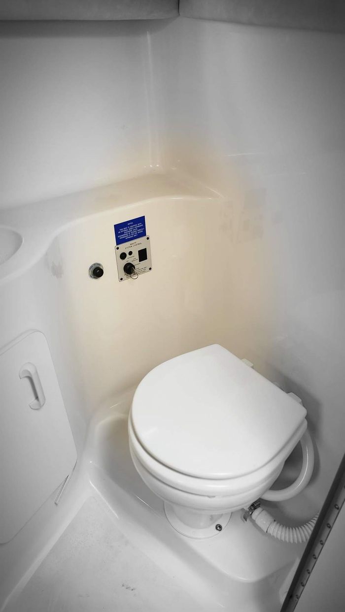 1997 Sea Ray 250 Sundancer Photo 22 of 25