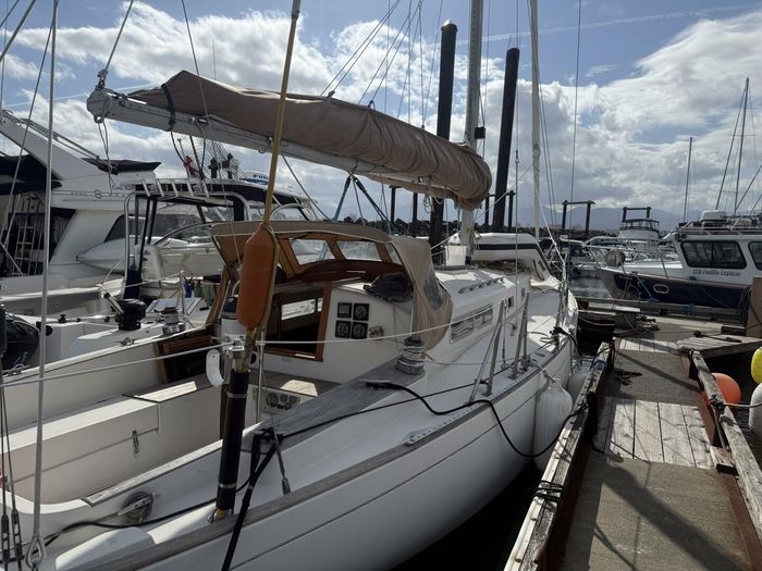 1980 Alberg 37 MKII Photo 4 of 63