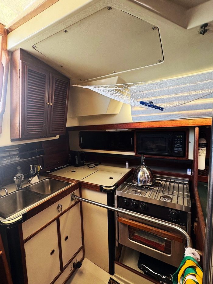 1984 C&C 35 MK III Photo 15 of 36