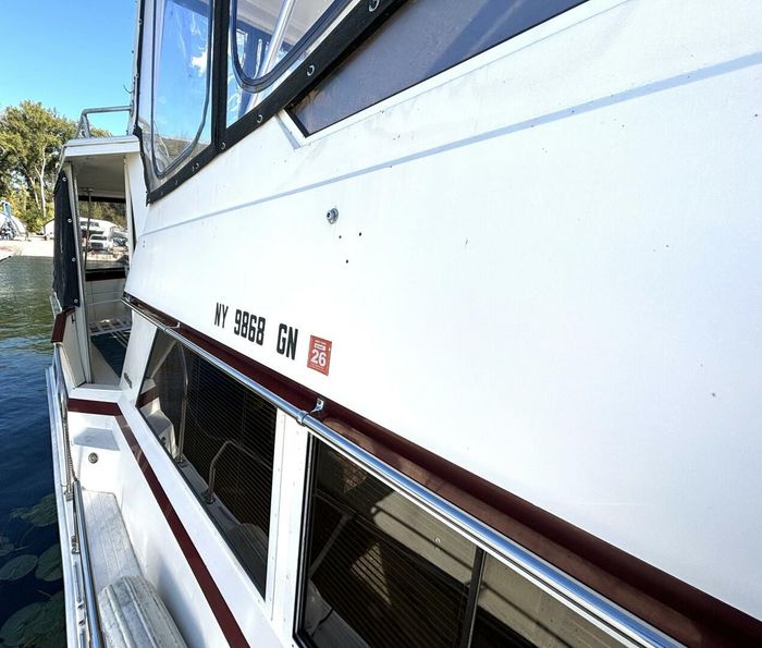 1987 Viking Yachts Motor Yacht Photo 16 sur 76
