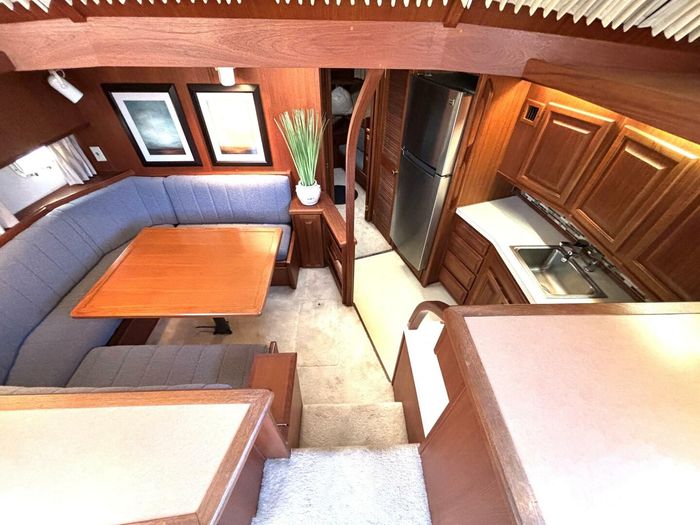 1987 Viking Yachts Motor Yacht Photo 46 sur 76