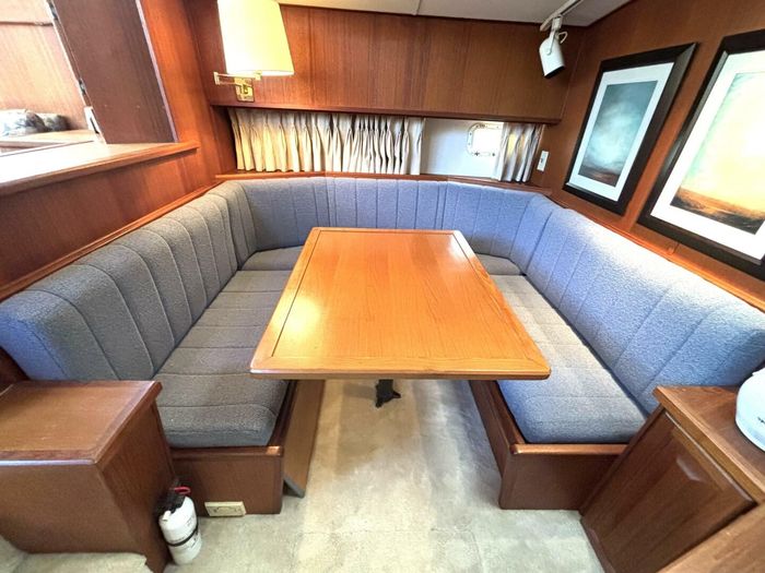 1987 Viking Yachts Motor Yacht Photo 47 sur 76