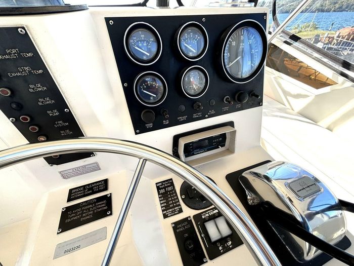 1987 Viking Yachts Motor Yacht Photo 32 sur 76