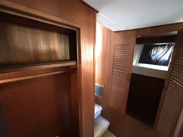 1987 Viking Yachts Motor Yacht Photo 62 sur 76