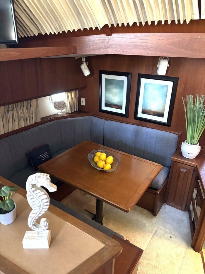 1987 Viking Yachts Motor Yacht Photo 48 sur 76