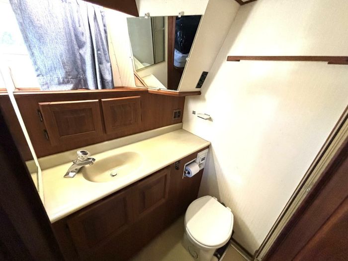1987 Viking Yachts Motor Yacht Photo 63 sur 76