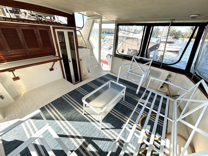 1987 Viking Yachts Motor Yacht Photo 20 sur 76