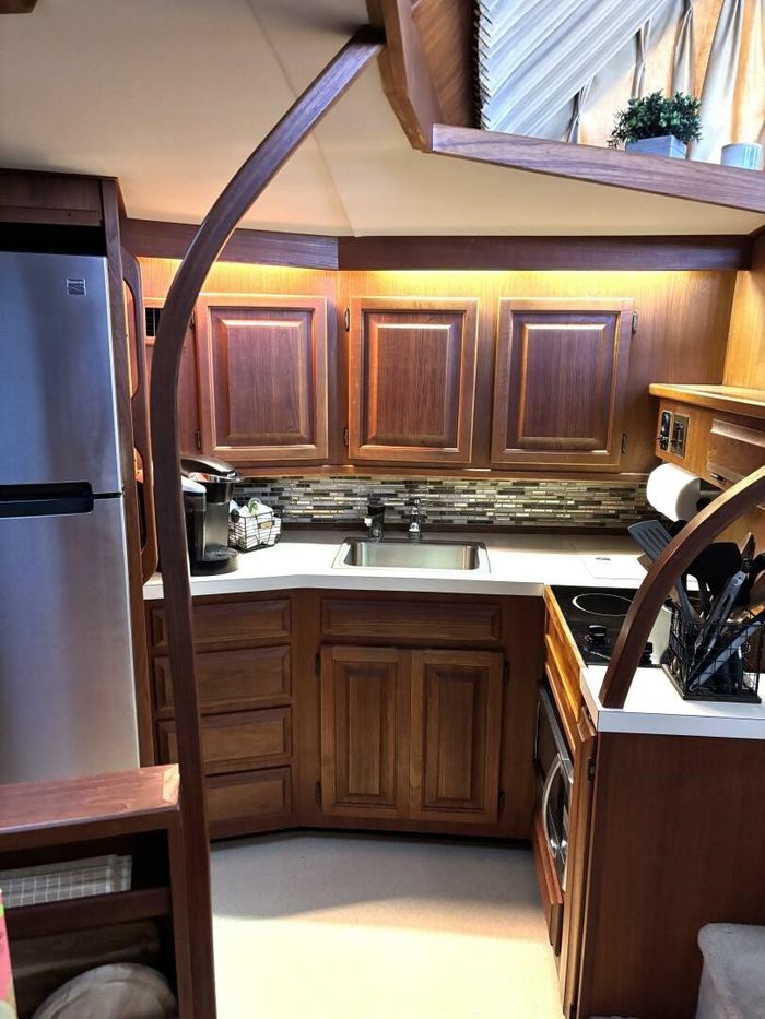 1987 Viking Yachts Motor Yacht Photo 51 sur 76
