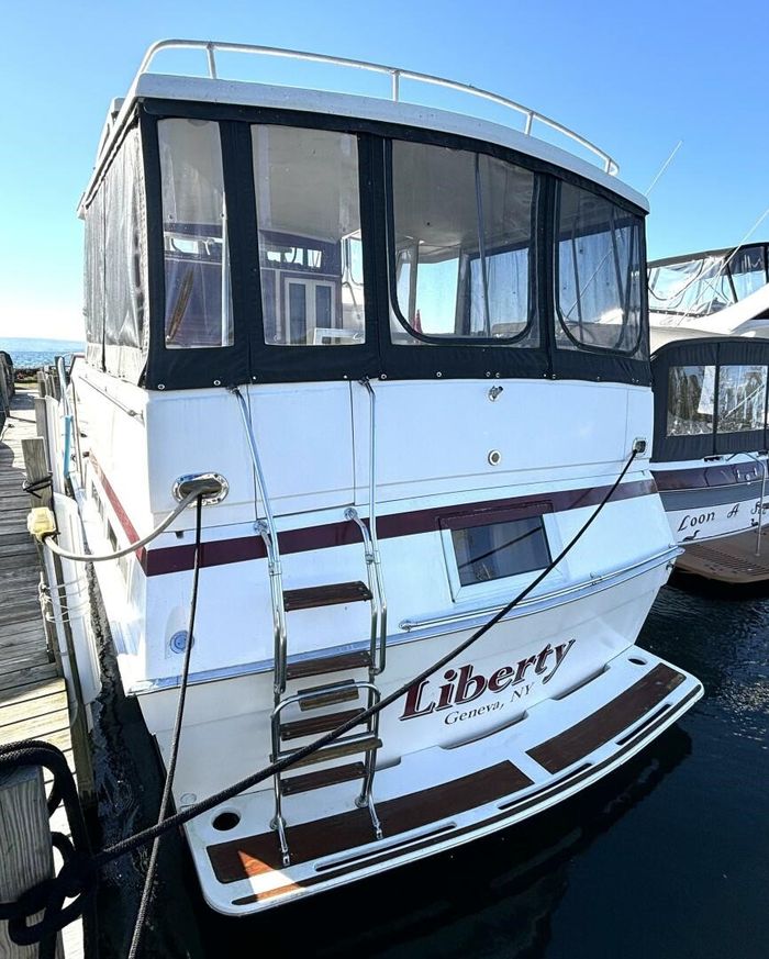 1987 Viking Yachts Motor Yacht Photo 7 sur 76