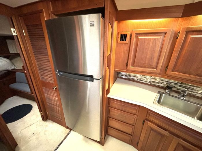 1987 Viking Yachts Motor Yacht Photo 52 sur 76
