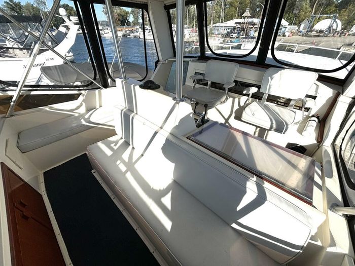 1987 Viking Yachts Motor Yacht Photo 36 sur 76