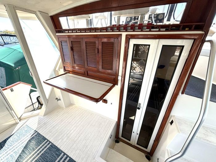 1987 Viking Yachts Motor Yacht Photo 23 sur 76