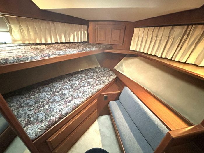 1987 Viking Yachts Motor Yacht Photo 53 sur 76