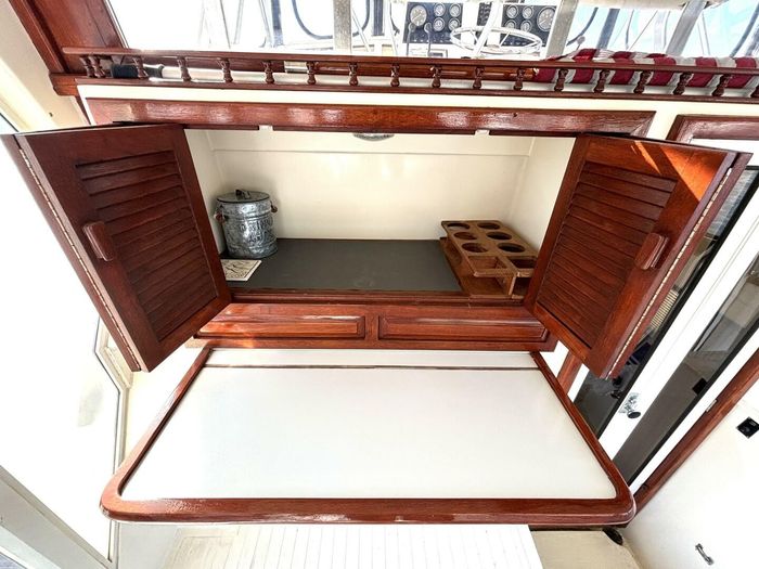 1987 Viking Yachts Motor Yacht Photo 24 sur 76