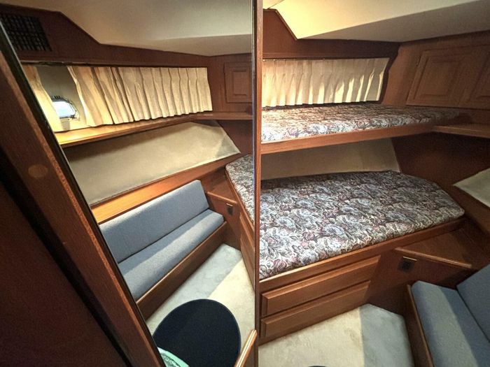 1987 Viking Yachts Motor Yacht Photo 54 sur 76